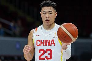 状态堪忧！贺希宁5中1仅拿4分4篮板2助攻 无三分球入账