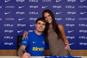 邮报：查瓦里亚女友对放弃事业搬到伦敦感到不安，社媒视频中落泪